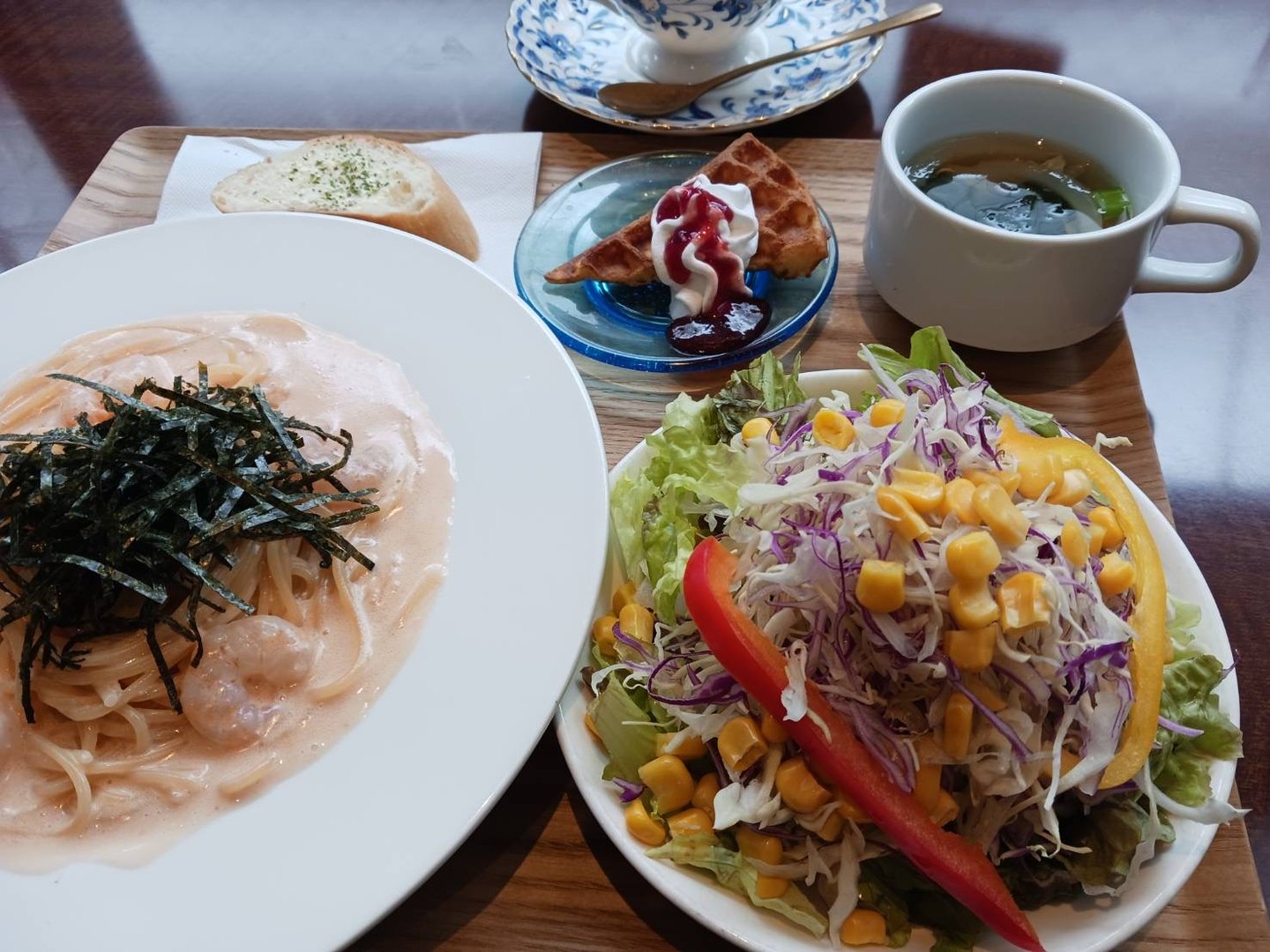 明太えびクリームパスタ（サラダ・スープ・パン付）